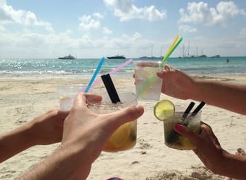 alquiler-por-semanas-valencia-brindis-en-playa